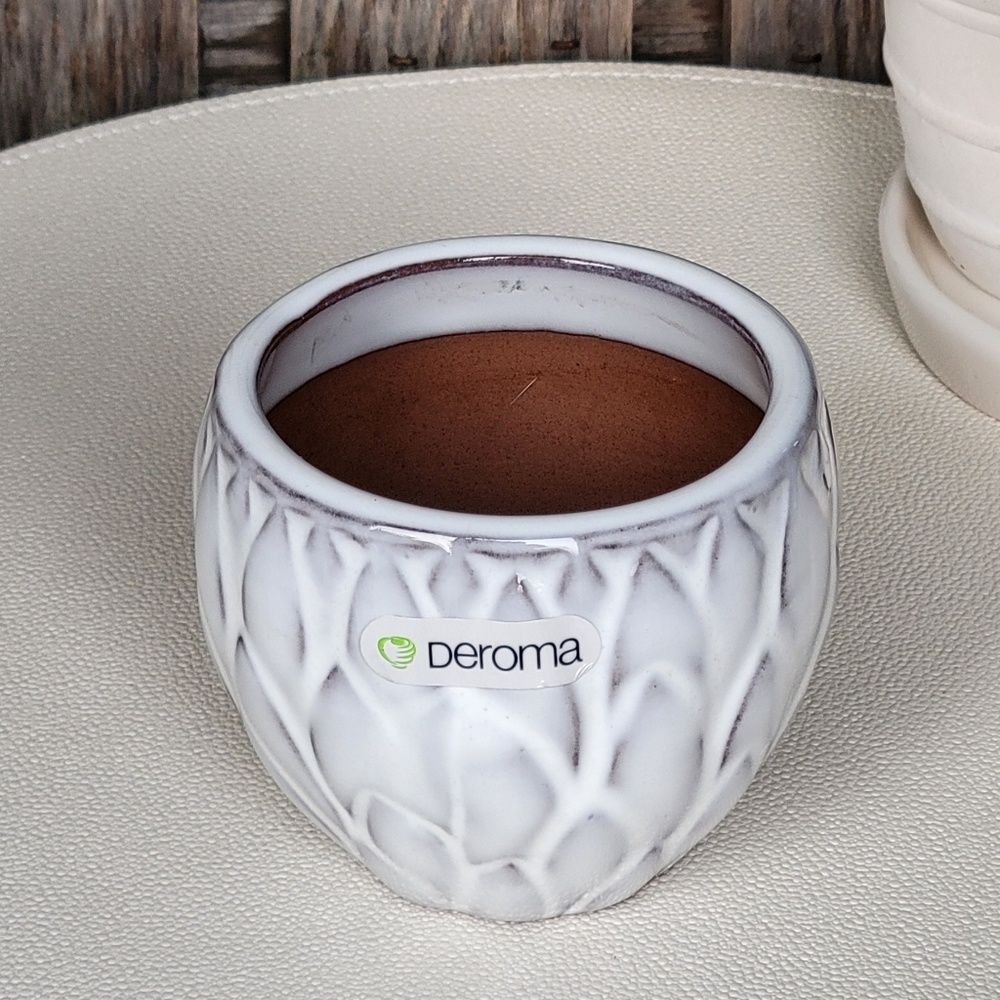 DEROMA white glossy glazed textured TERRACOTTA succulent planter - Picture 6 of 6